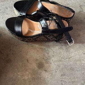 DV by Dolce Vita Black Wedge Sandals with Platform Design